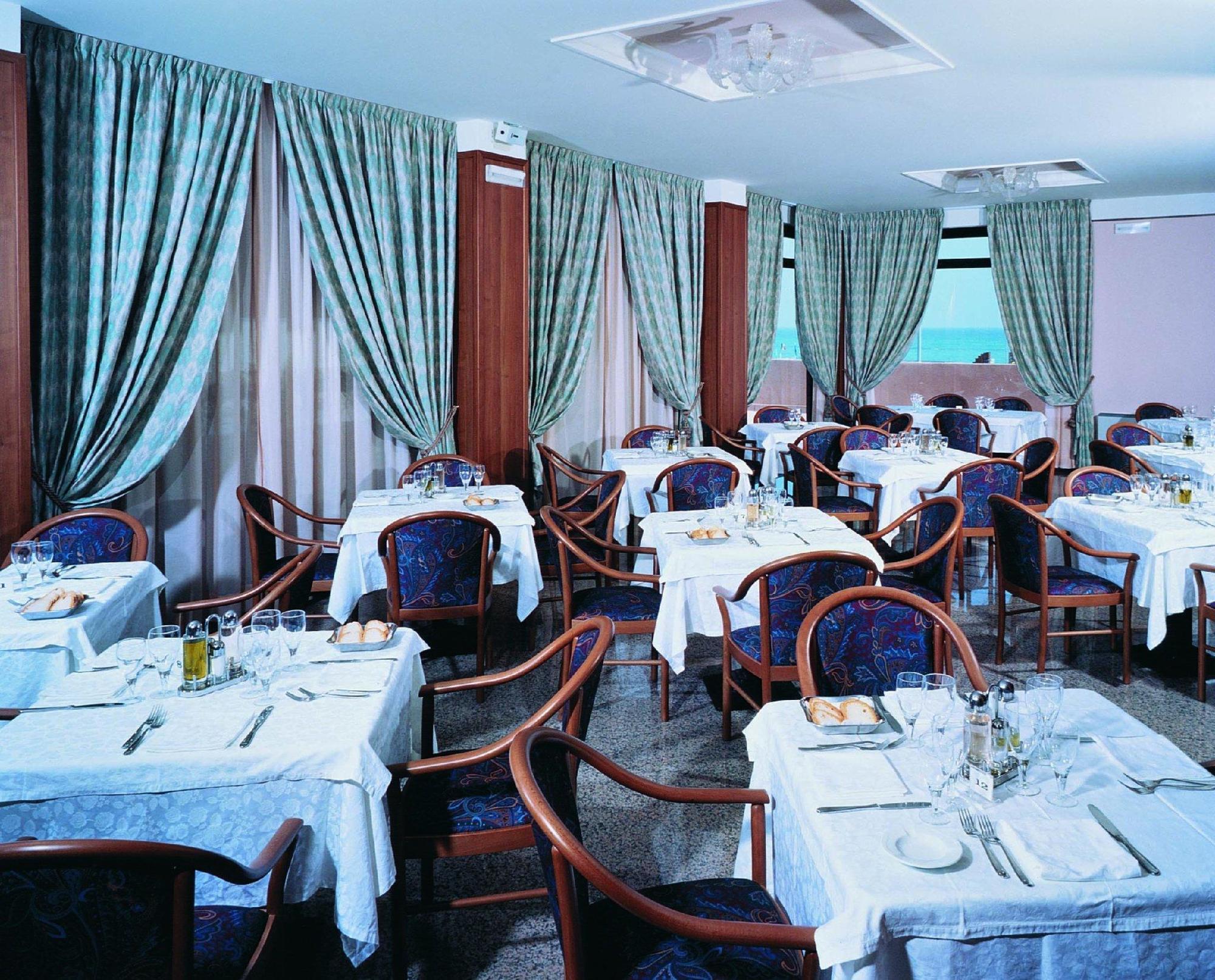 호텔 로시니 페자로 레스토랑 사진